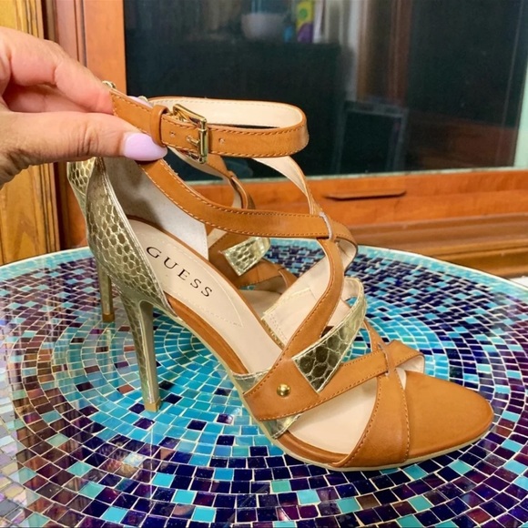 (SOLD) Guess Heels - Picture 4 of 12